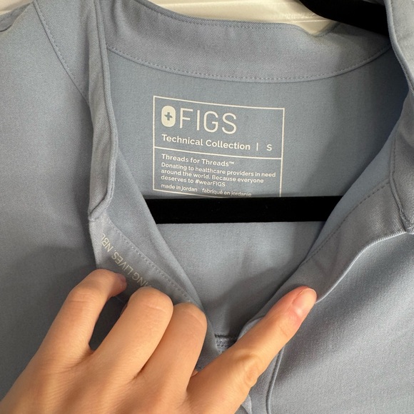 Figs Women’s Rafaela Top Dusty Blue - Picture 5 of 6